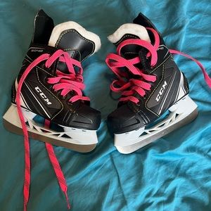 CCM 9040 7y hockey skates $30